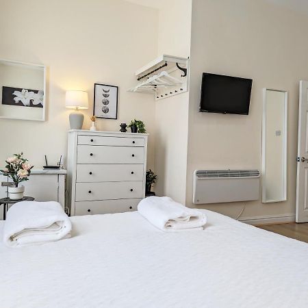 Guest Rooms In Anfiled Near Stadium, Free Parking Liverpool Bagian luar foto