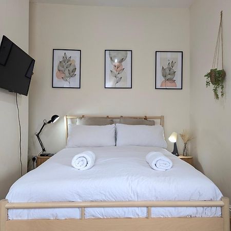 Guest Rooms In Anfiled Near Stadium, Free Parking Liverpool Bagian luar foto
