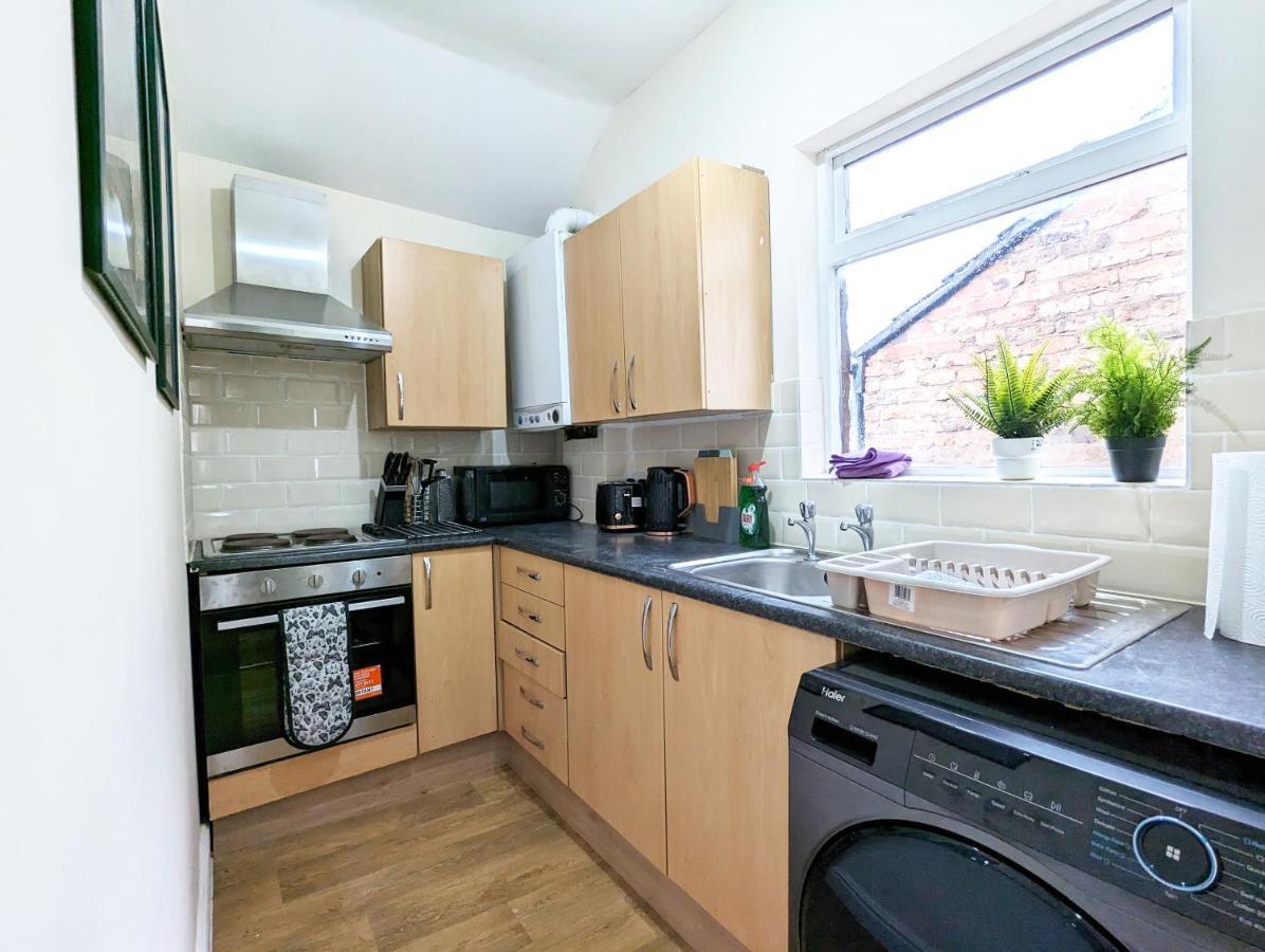 Guest Rooms In Anfiled Near Stadium, Free Parking Liverpool Bagian luar foto