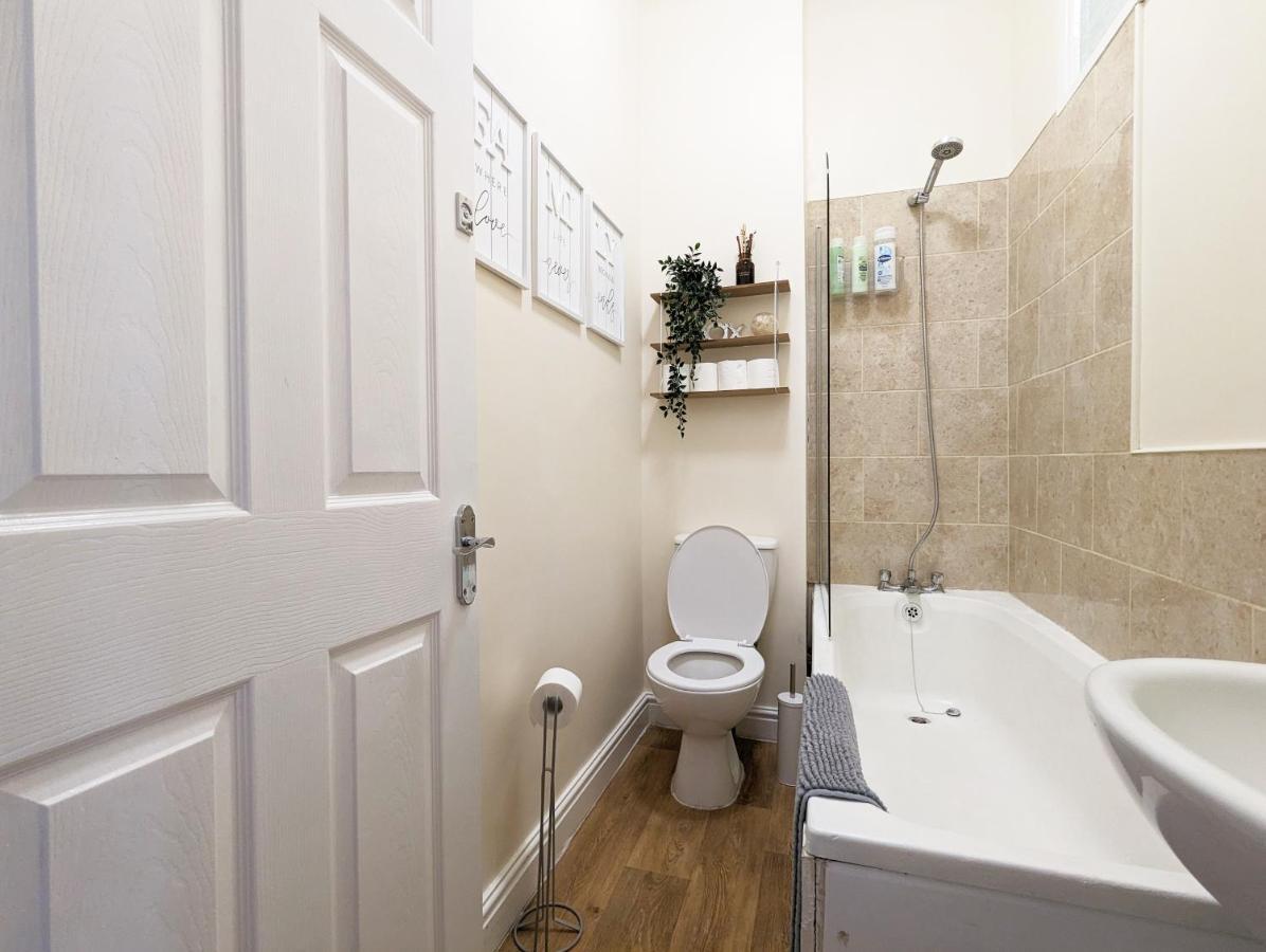Guest Rooms In Anfiled Near Stadium, Free Parking Liverpool Bagian luar foto