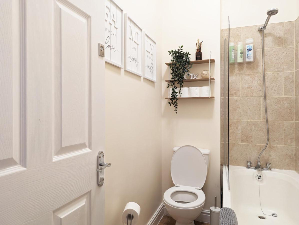 Guest Rooms In Anfiled Near Stadium, Free Parking Liverpool Bagian luar foto