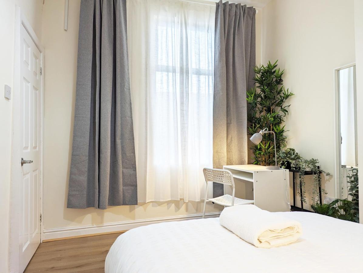 Guest Rooms In Anfiled Near Stadium, Free Parking Liverpool Bagian luar foto